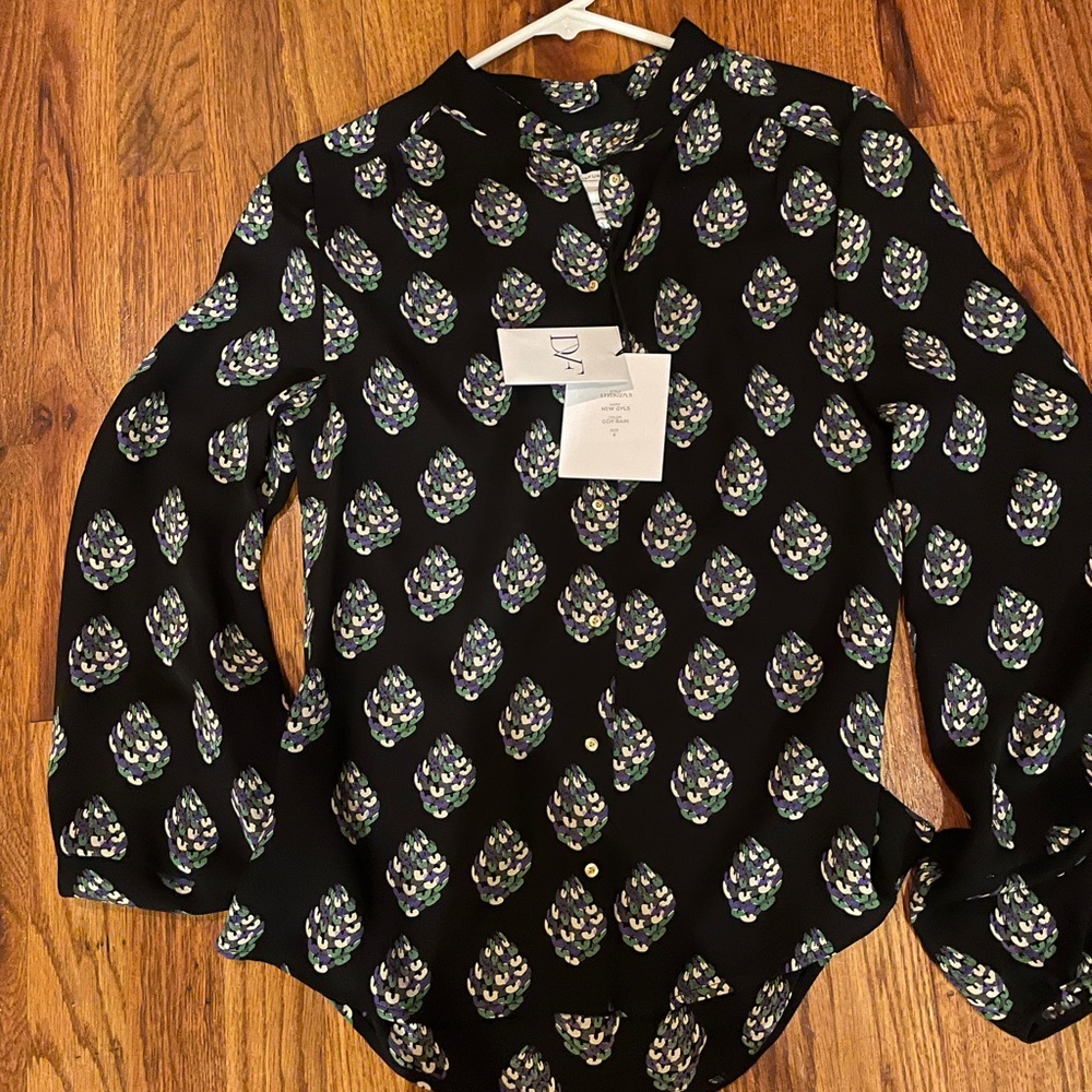 DVF button down NWT size 4